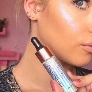 makeup revolution liquid highlighter unicorn elixir